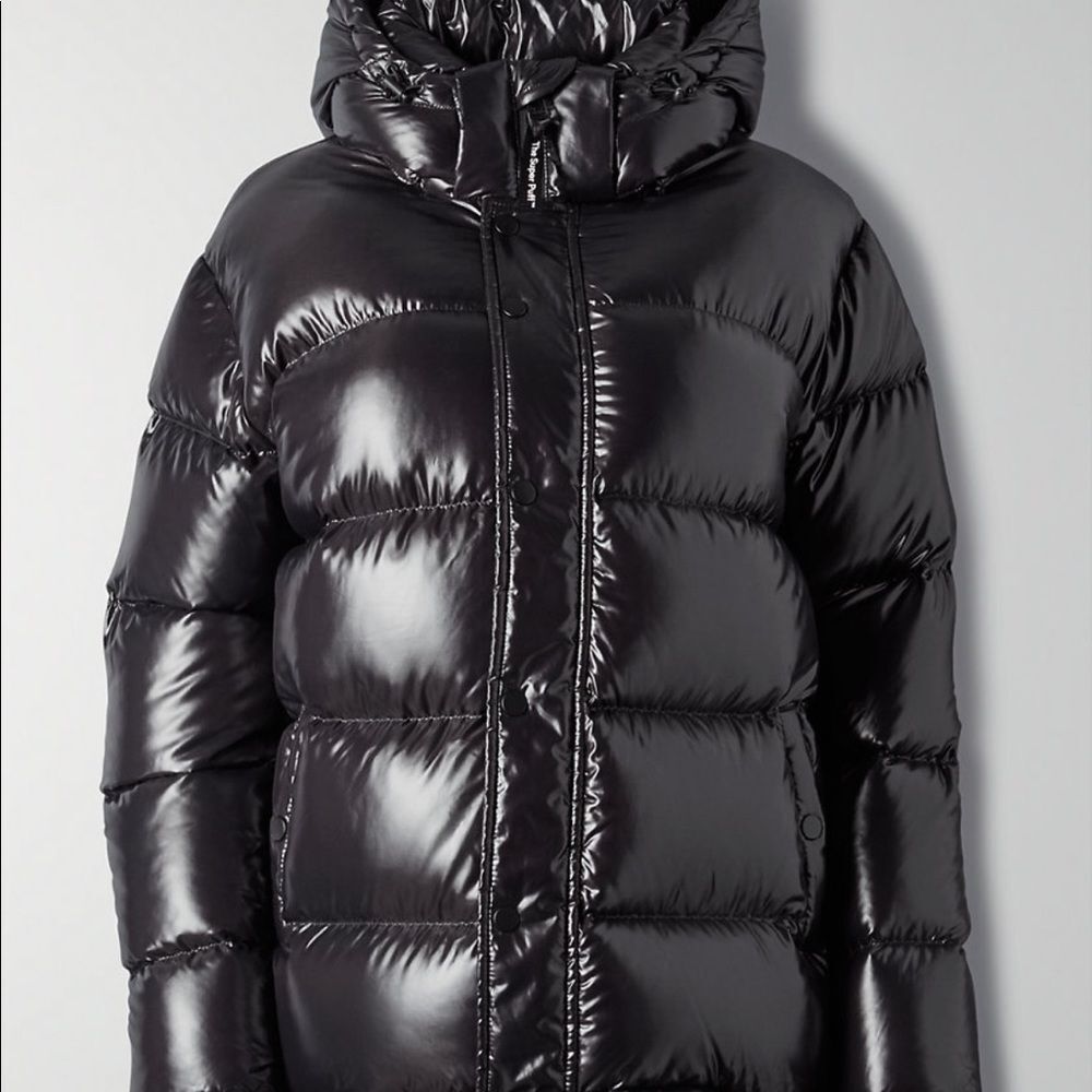 Aritzia TNA super puff high gloss black
